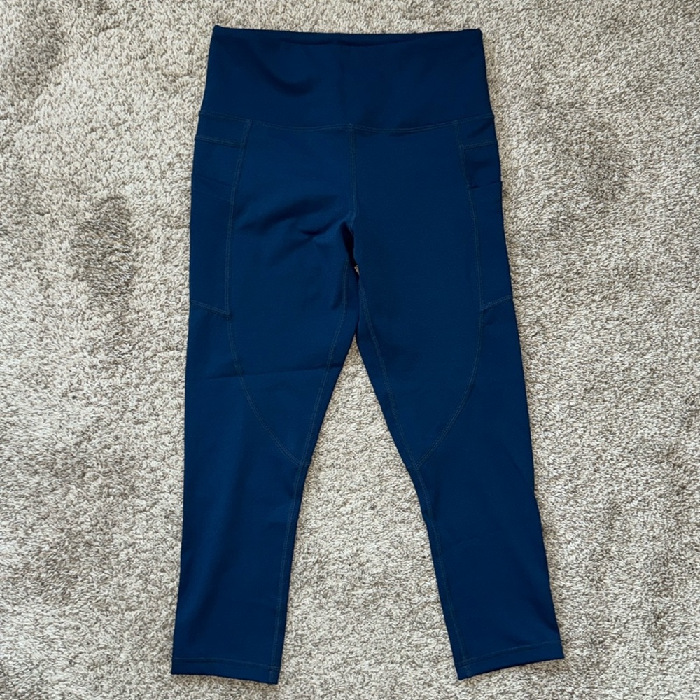 Zyia Navy Light n’ Tight Capri Athletic Leggings